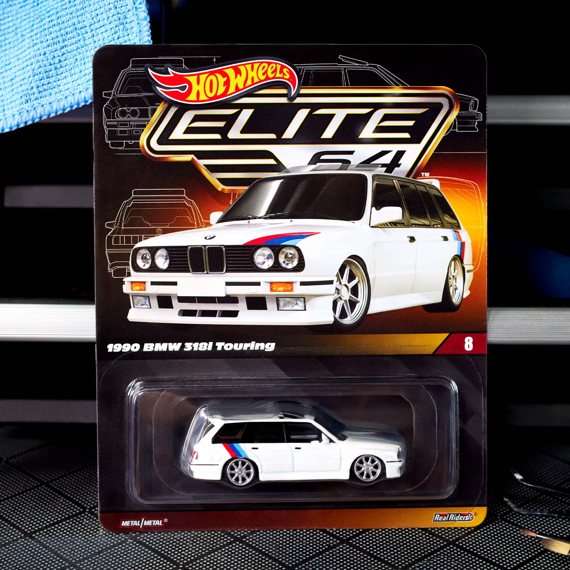 Hot Wheels Elite 64 1990 BMW 318i Touring 1/64 scale - Image 2