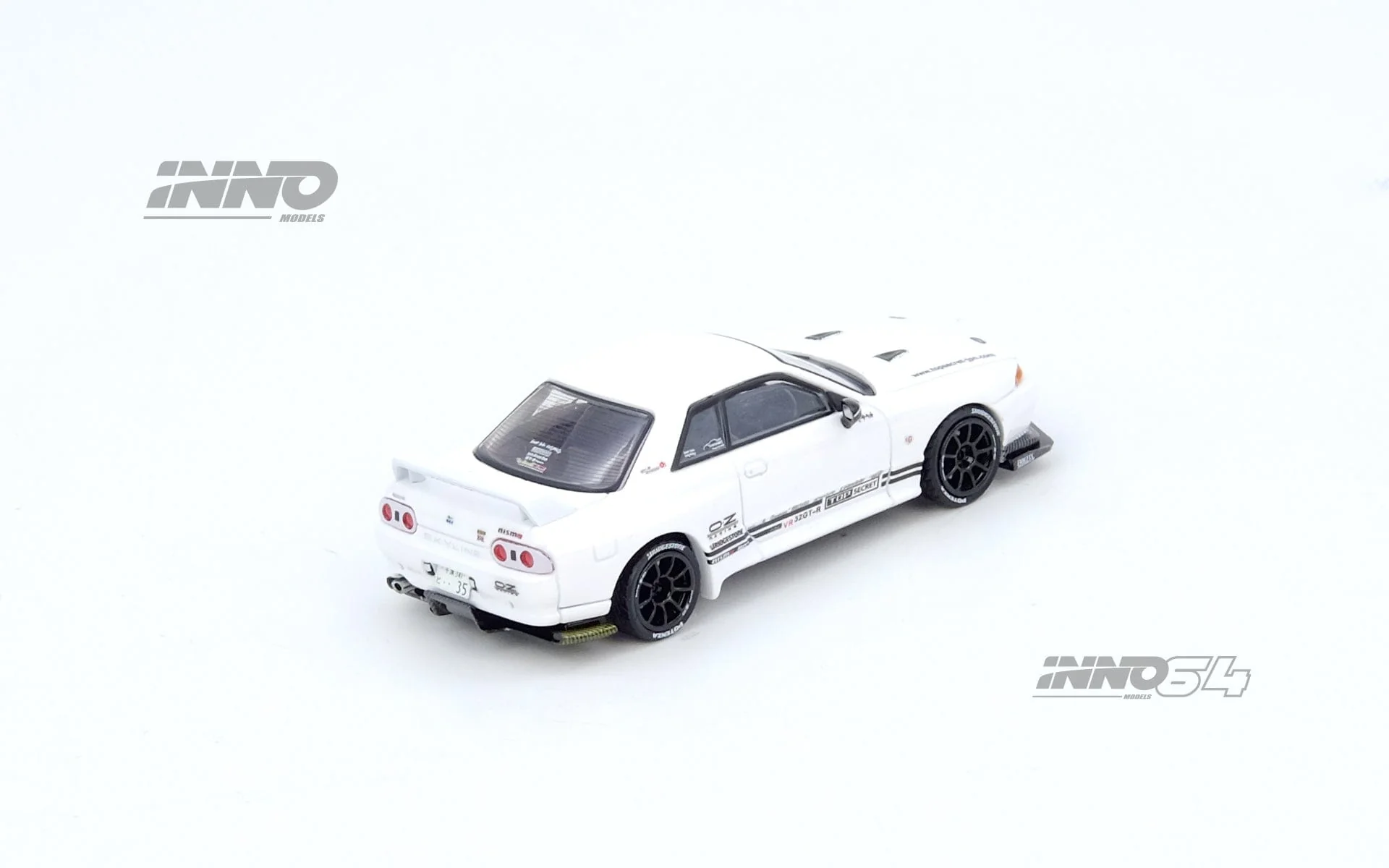 (pre-order) Nissan Skyline Top Secret V-R32 GT-R White Inno64 1/64 scale - Image 4